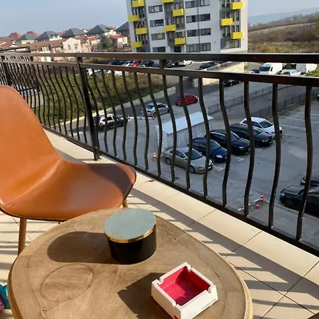 Cozy 2 Bedroom Private Parking Apartment