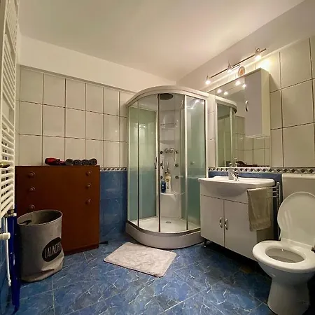 Cozy 2 Bedroom Private Parking